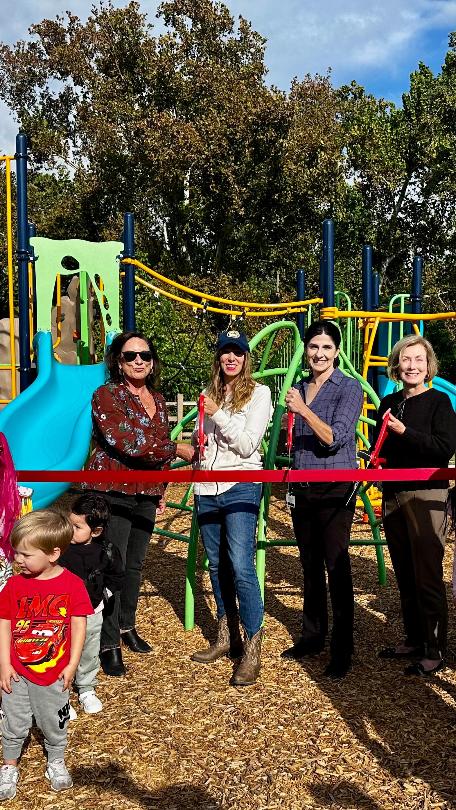 One of our favorite things to do is tell stories about how to grow a city while improving quality of life. 

Neighbors in The Heights recently got a first look at the new Little Thicket Park and we’re excited for people from all over Houston to experience it. 

Beyond being a fresh green space, the parks surrounding forest helps prevent erosion. 🌳

Stop by and enjoy the neighborhood!